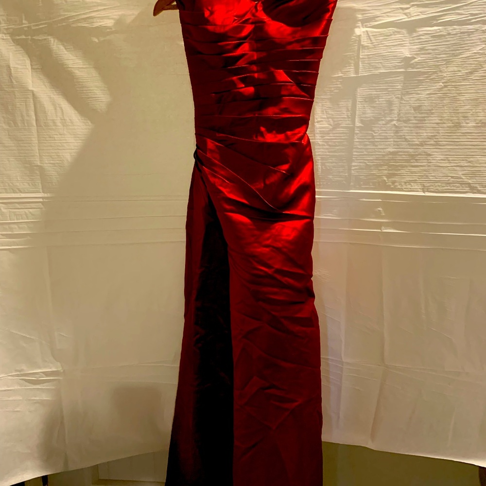 Floor length gown for prom or special occasion. size 6.